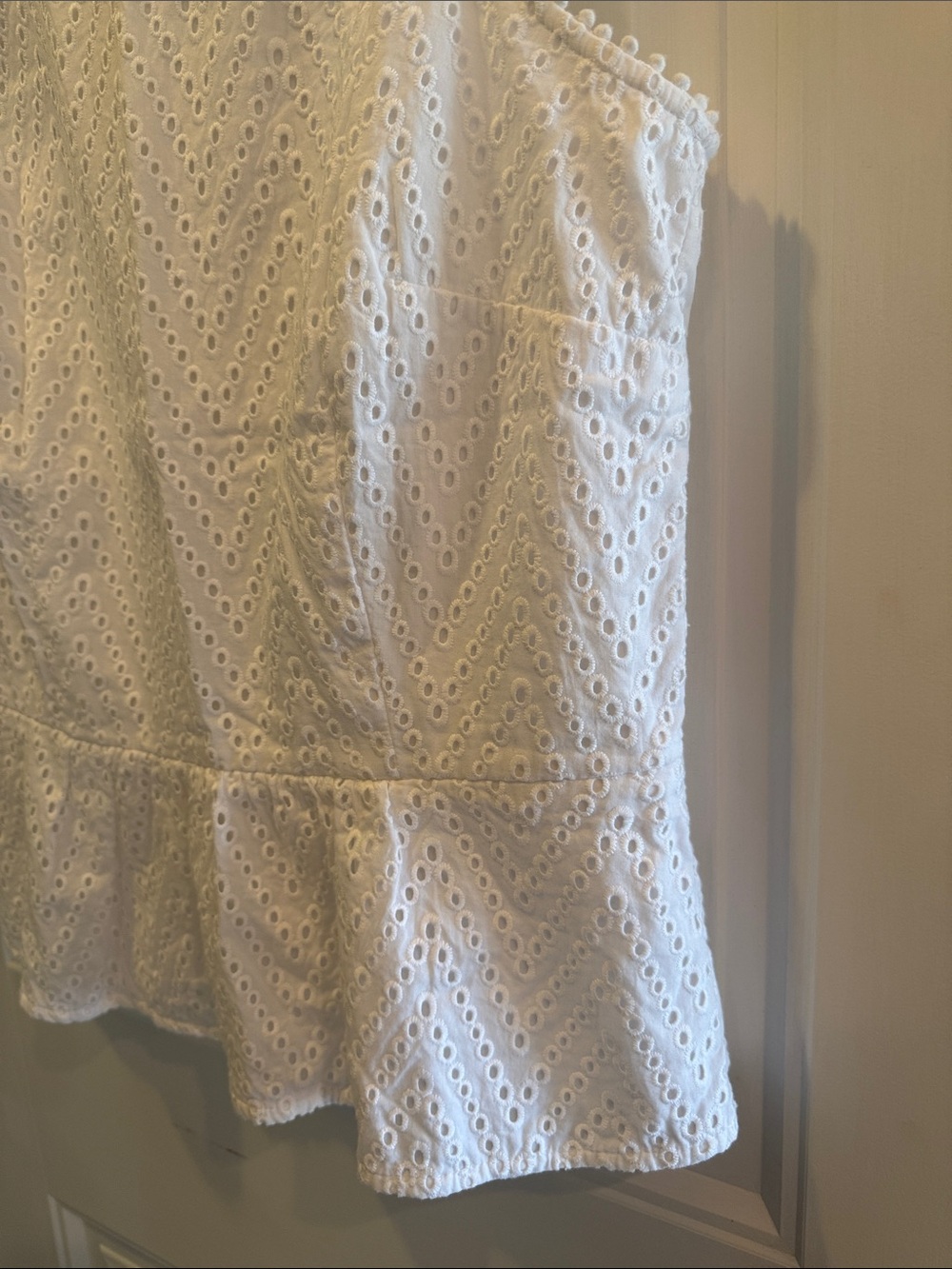 Ann Taylor White Eyelet Peplum Top Size 10 Sleeveless Cotton Blouse - Picture 4 of 8